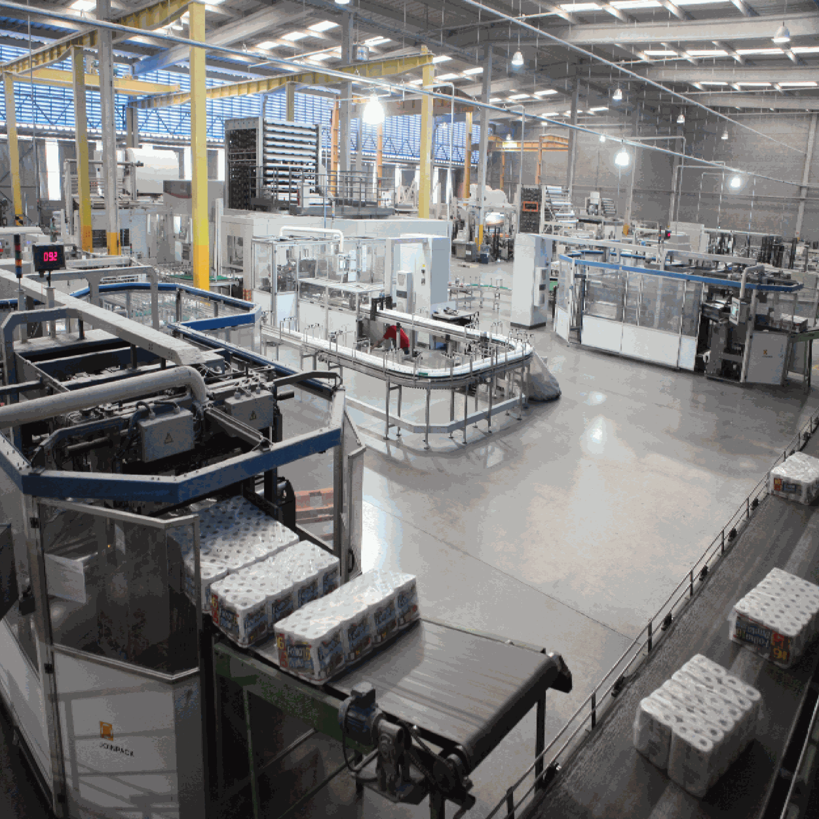 Linha de produção da fábrica da Damapel em Guarulhos-SP
